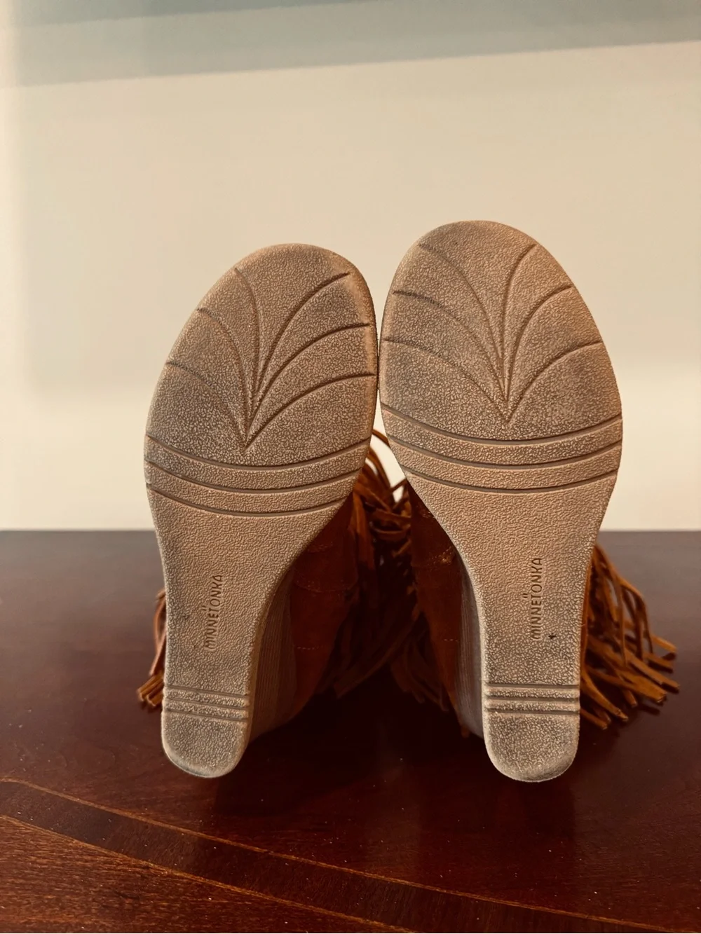 Minnetonka 51032 Women’s US 9 Brown Suede Fringe Wedge Mid-Calf Pull-On